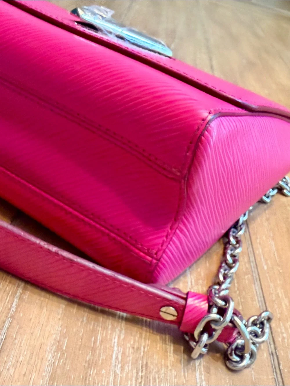 Louis Vuitton Fuchsia Epi Leather Chain Shoulder Bag